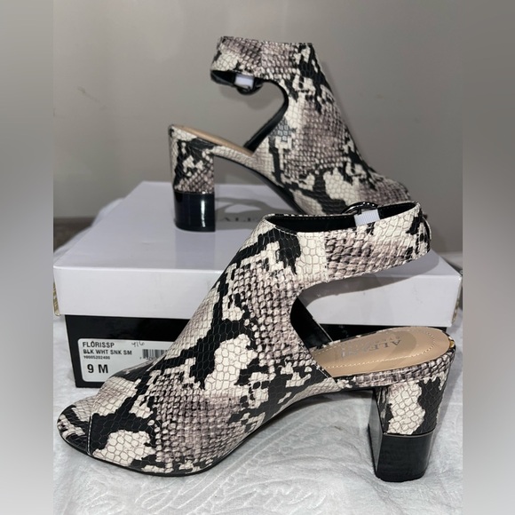 NIB Alfani Florissp Snake Sandal. Size 9. Black & Ivory - Picture 8 of 10